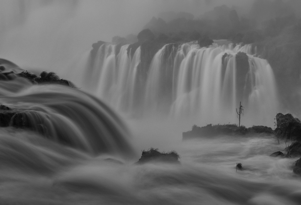 Iguazu Falls in Brazil von Rong Wei