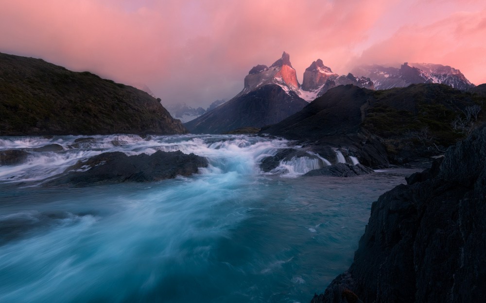 Sunrise at Cuernos del Paine von Rong Wei