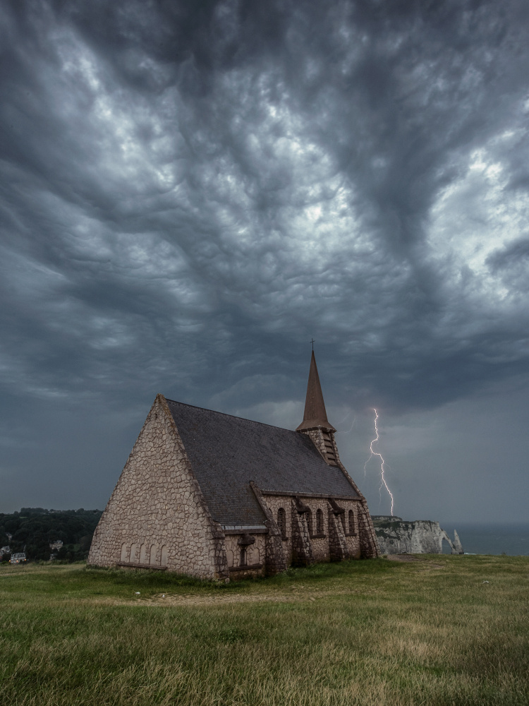 Tempest over Étretat von Ruben Ramos