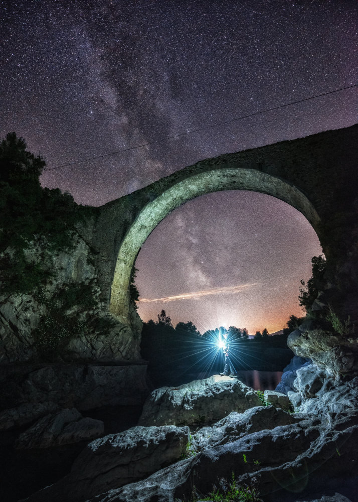 Under the bridge von Ruben Ramos