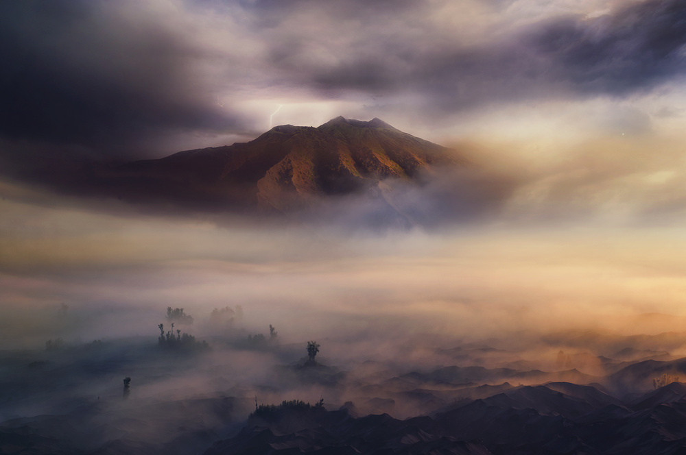 Land of fog III von Rudi Gunawan