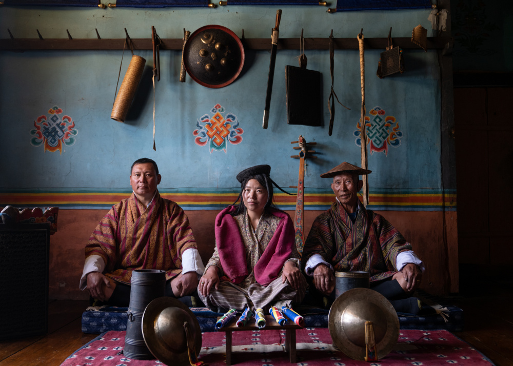 A Moment in Time: Portrait of a Bhutan farmer family near Paro von Rudy Mareel