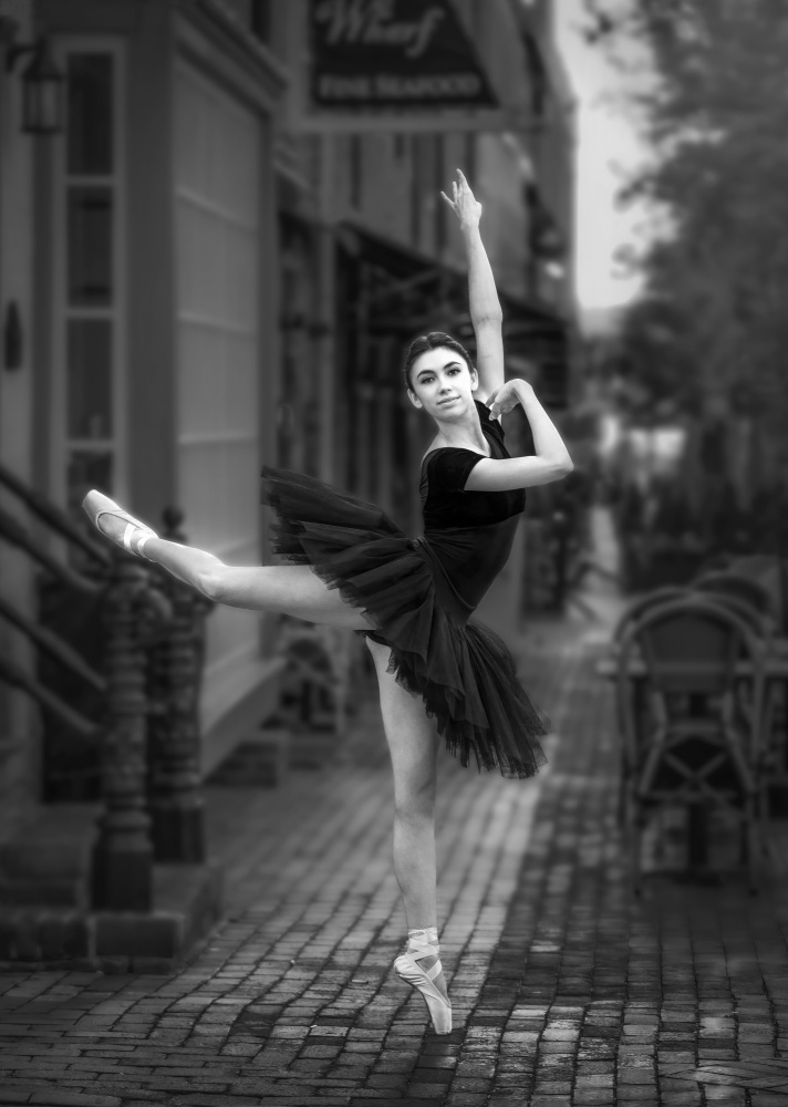 Urban Ballet Elegance von Ruiqing P.