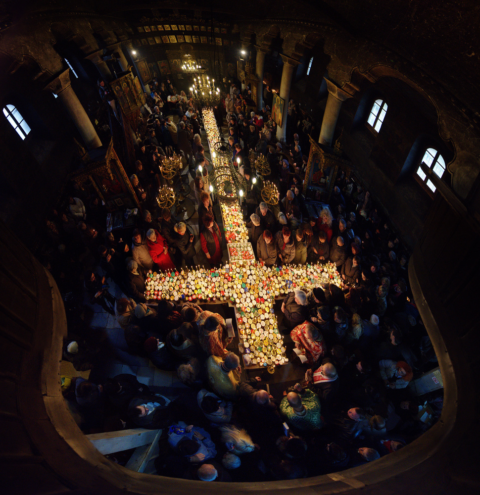 Cross and candles von Ruslan Asanov