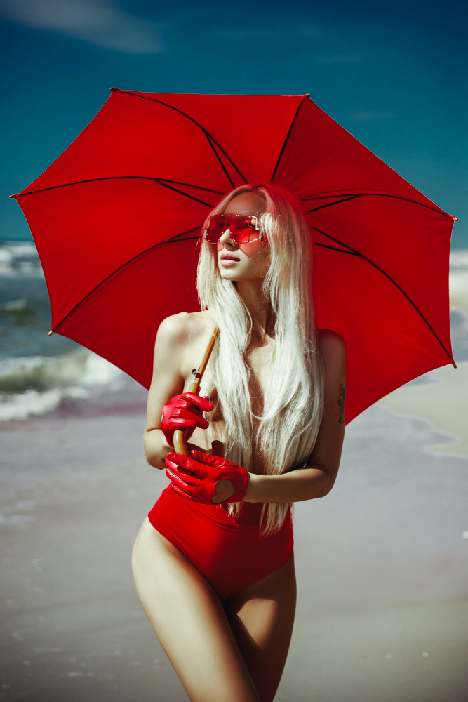 The Red Umbrella von Ruslan Bolgov (Axe)