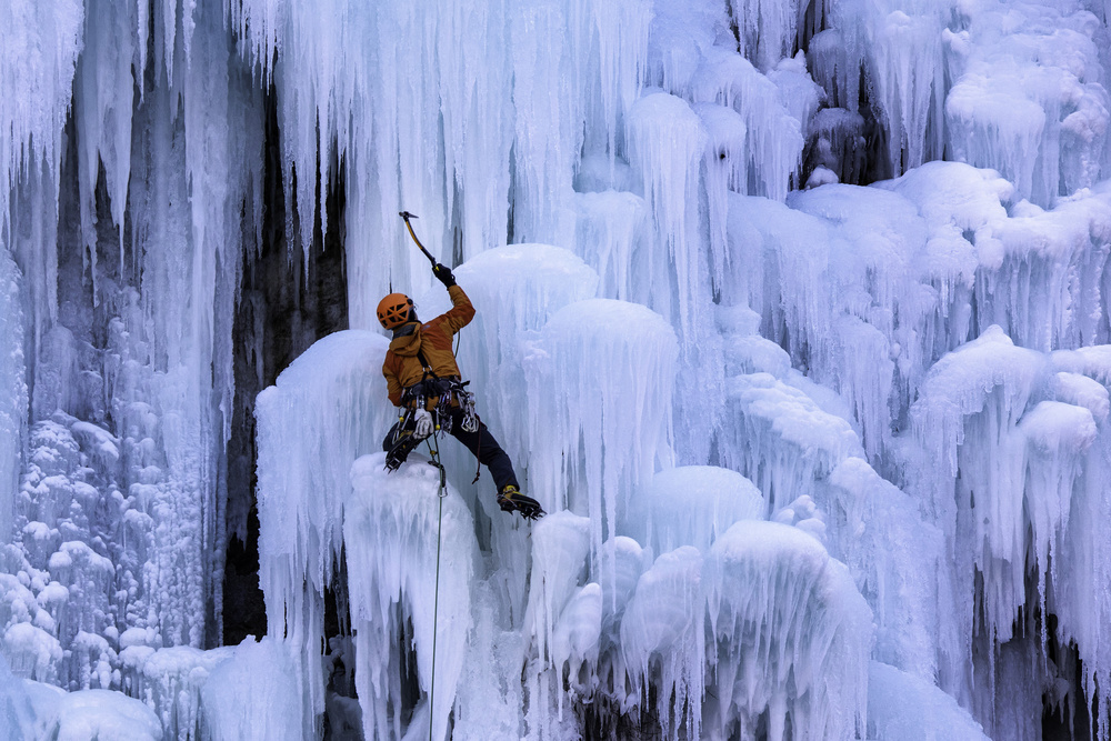 Ice Cliff Climbing-1 von Ryu Shin Woo