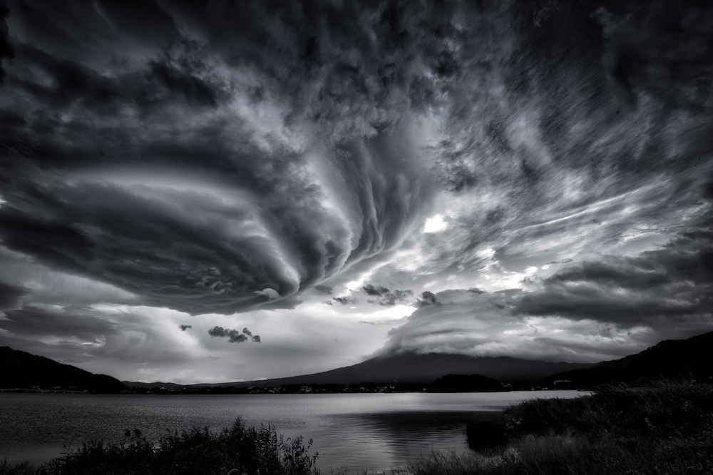 Mt. Fuji and Big rotor clouds von RYUHO TAKAHASHI