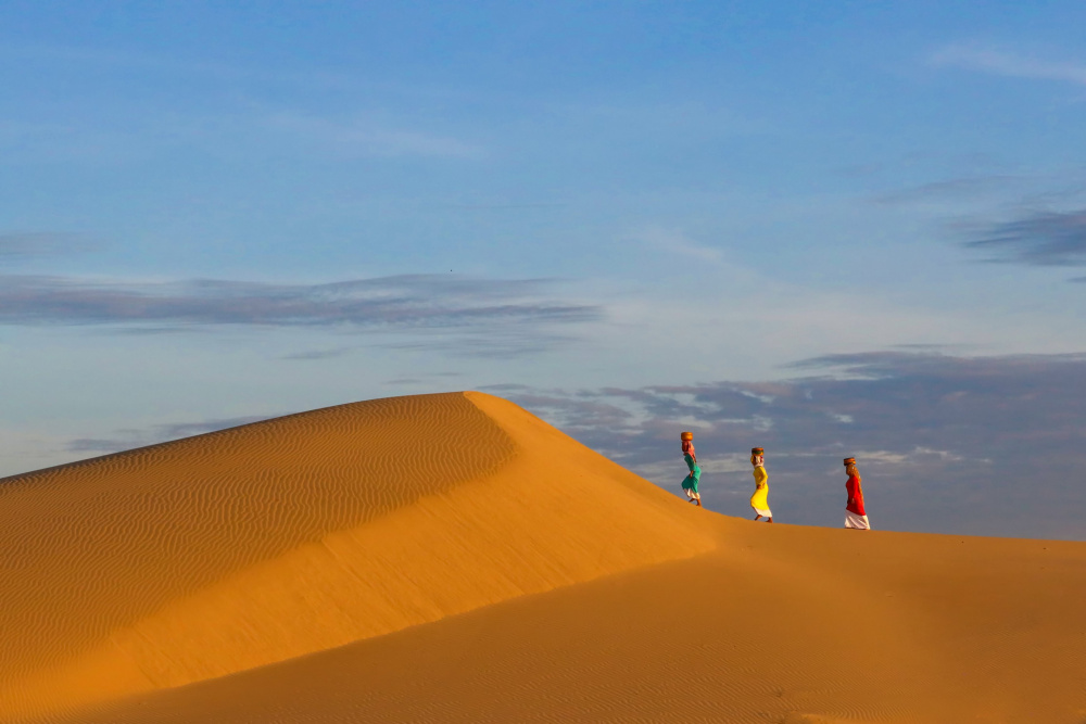 3 ladies in the dessert von Sally Widjaja