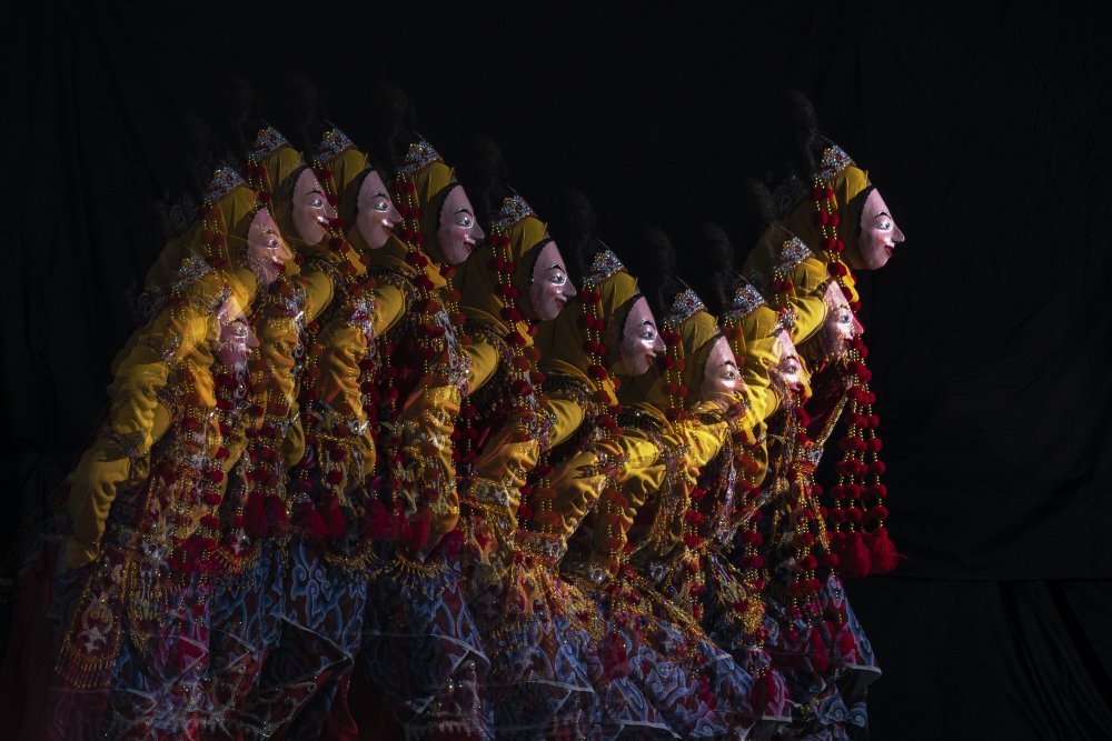 Mask Dance von Sally Widjaja