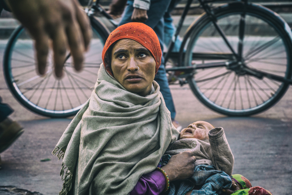 Mother and her child von Samara Ratnayake