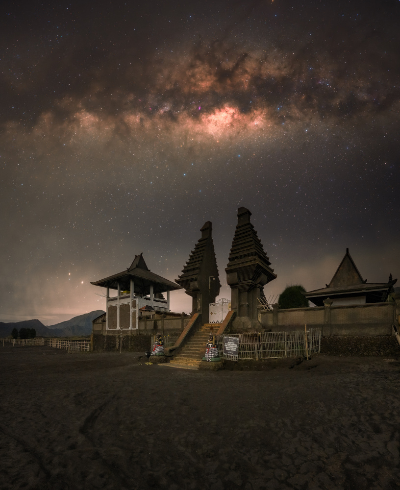 The Celestial Temple von SANDEEP MATHUR