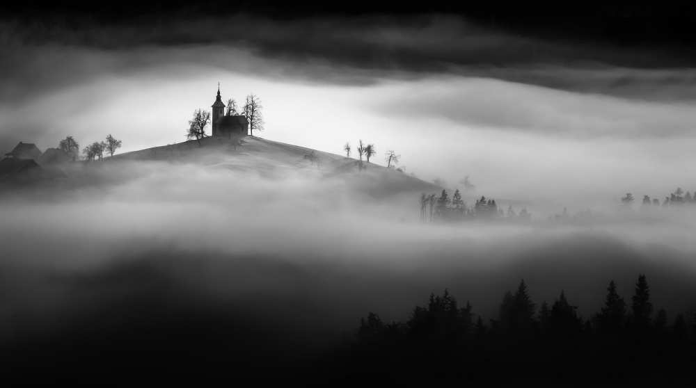 Above the mist von Sandi Bertoncelj