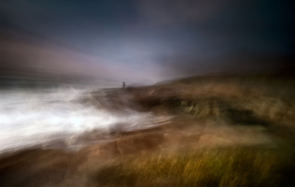 Alone von Santiago Pascual Buye