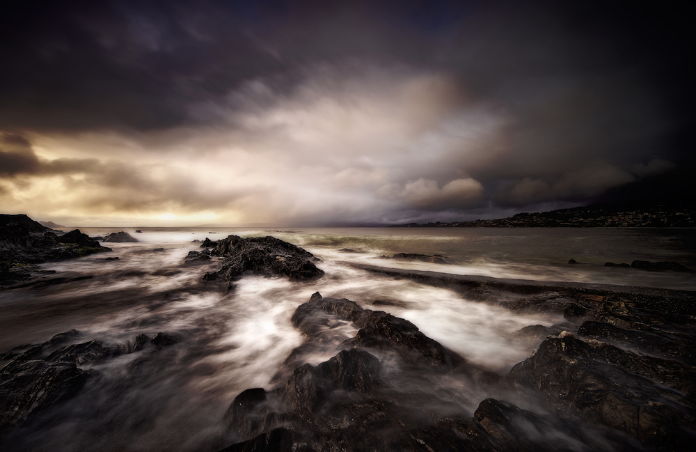 Dark coast von Santiago Pascual Buye