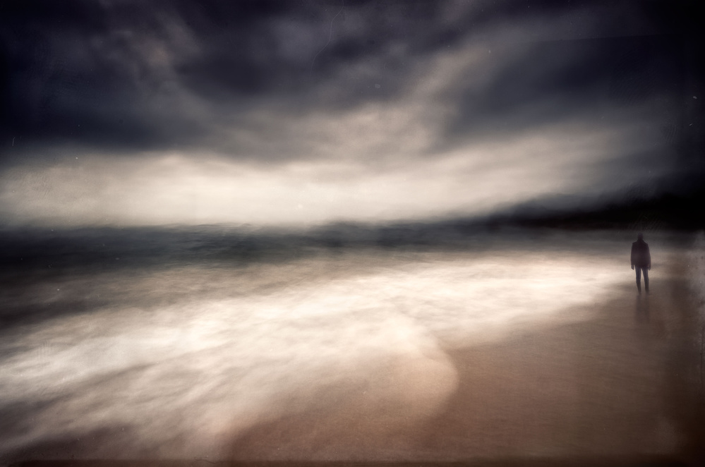 Along the shore von Santiago Pascual Buye