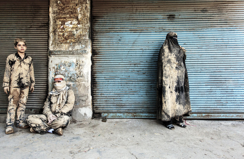 Grieving family von Sasan Rashtipuor