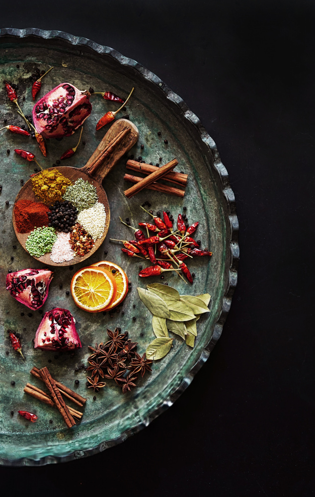 Still-life with spices,  and pomegranate  . Interpretation of a memory . von Saskia Dingemans