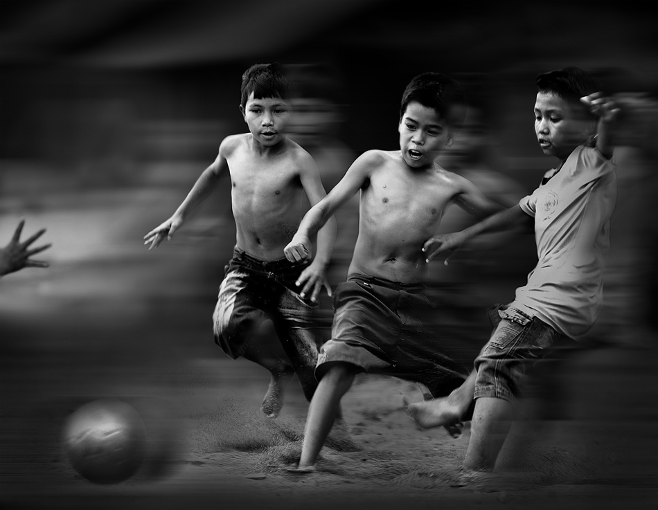 Flying Soccer von Sebastian Kisworo