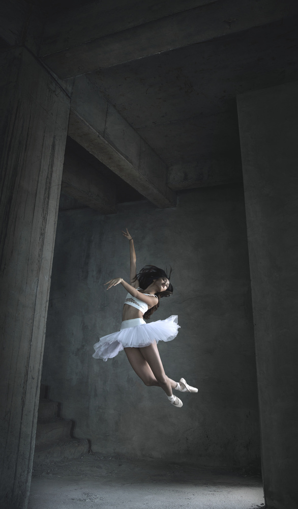 Flying Dance von Sebastian Kisworo