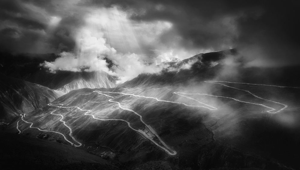 Through A Hole In The Sky von Selions（陈磊）