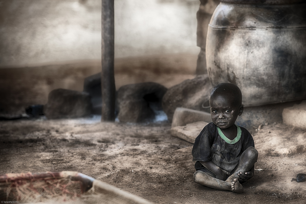 Please, leave not kids alone... - (Cote dIvoire) von Sergio Pandolfini