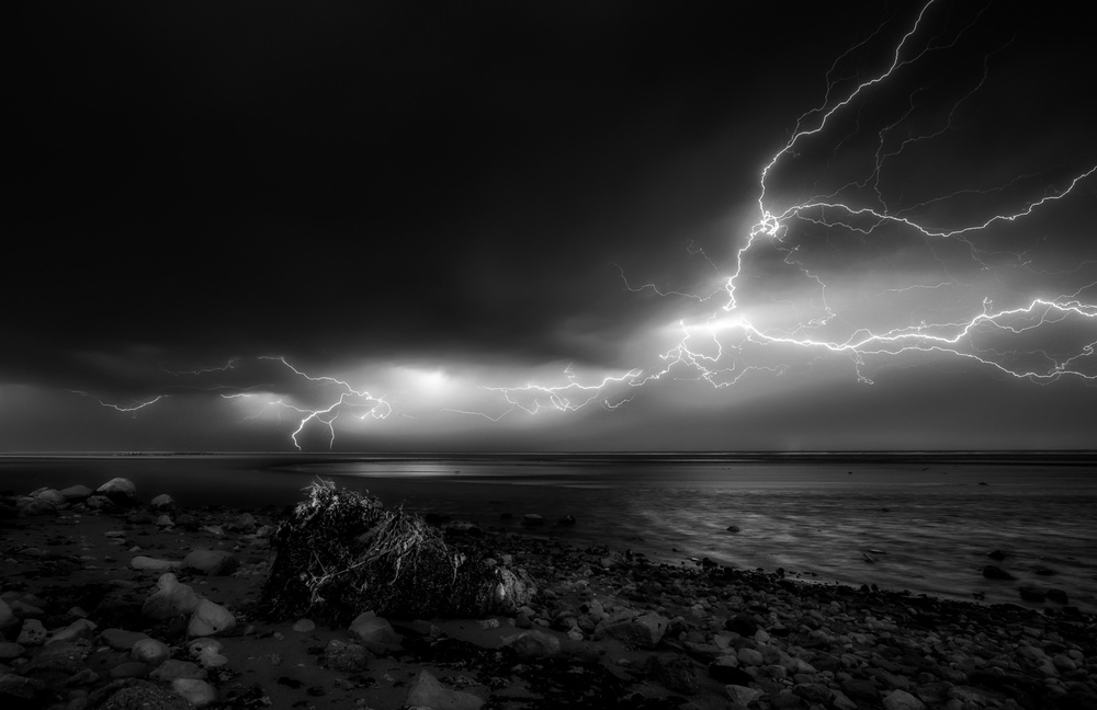 thunder von Shahin Buzarjomehri