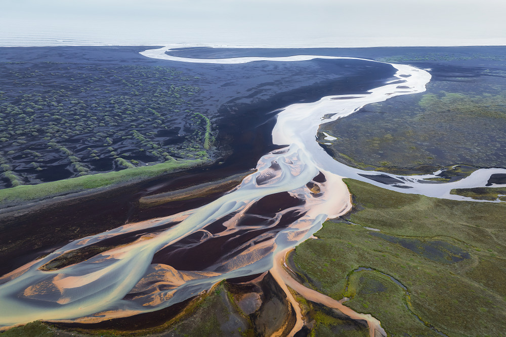 A dancing river von Shenshen Dou