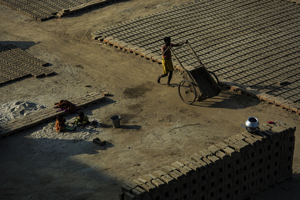 Life in a Brick field von shirshendu