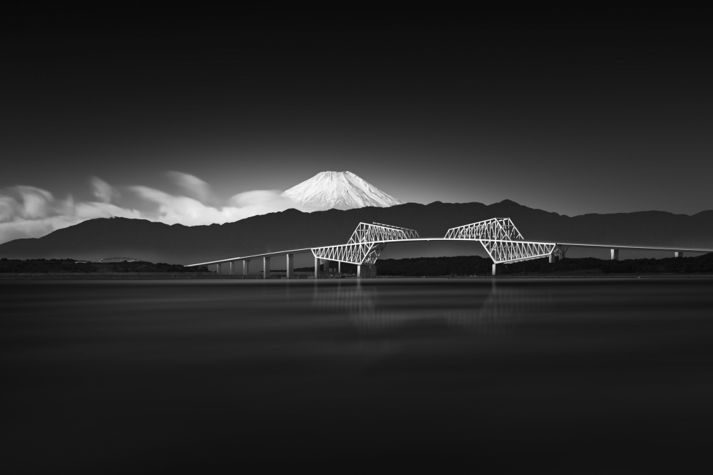 Gatebridge and Mount-Fuji von Shuchuan Liu