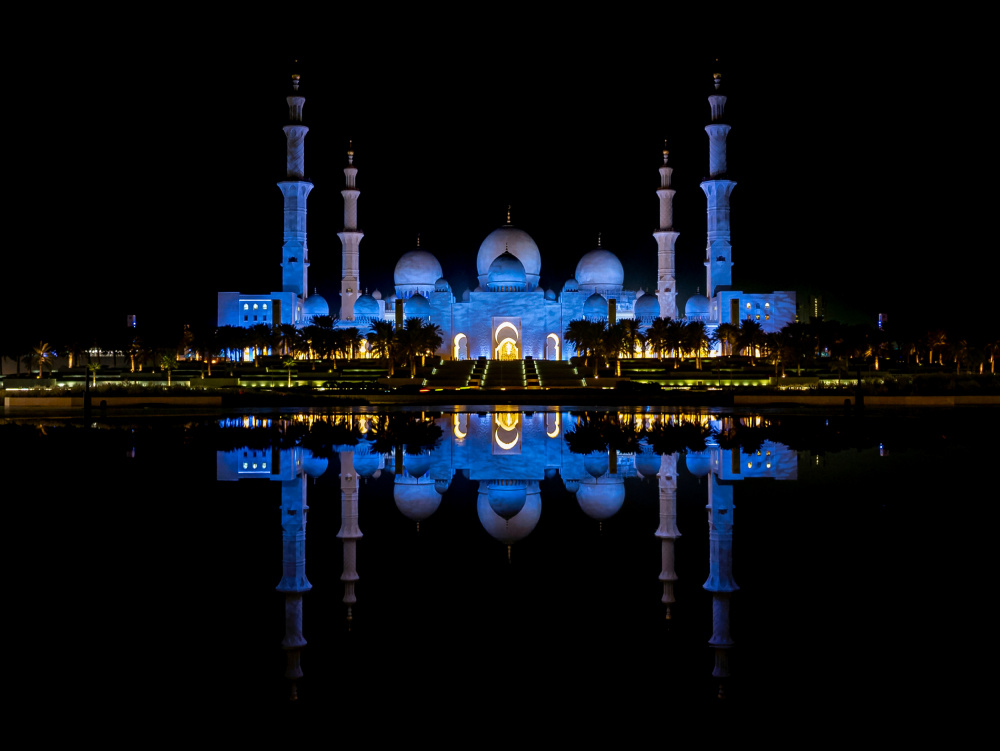 Sheik Zayed Mosque reflection, Abu Dhabi, UAE von Simone Fraulini