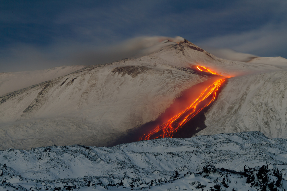 Eruption at dawn von Simone Genovese