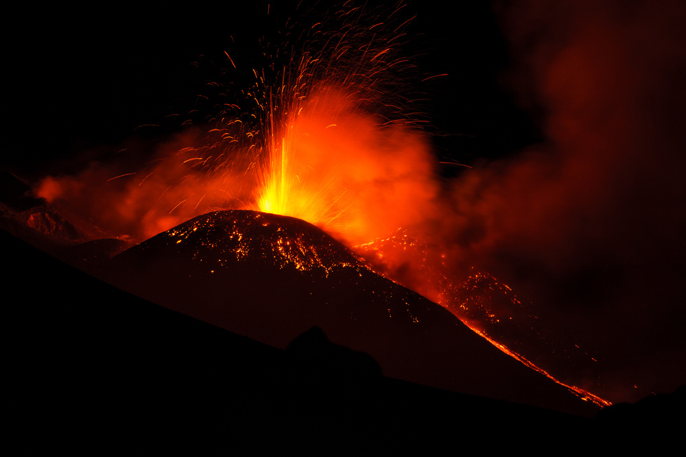 volcanic show von Simone Genovese