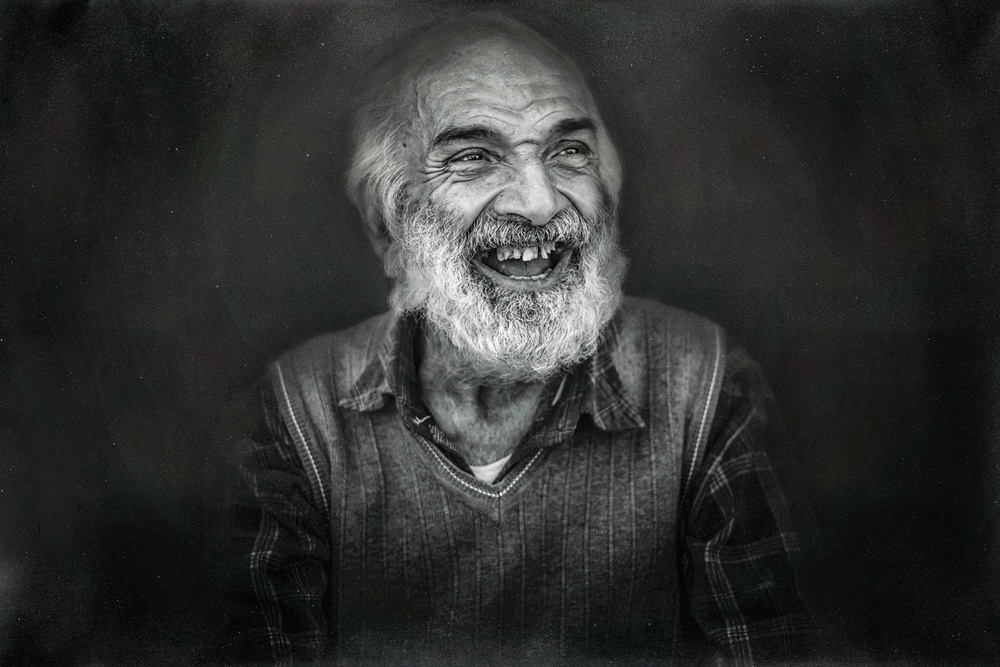 Old Mans Smiling von Sina Pezeshki