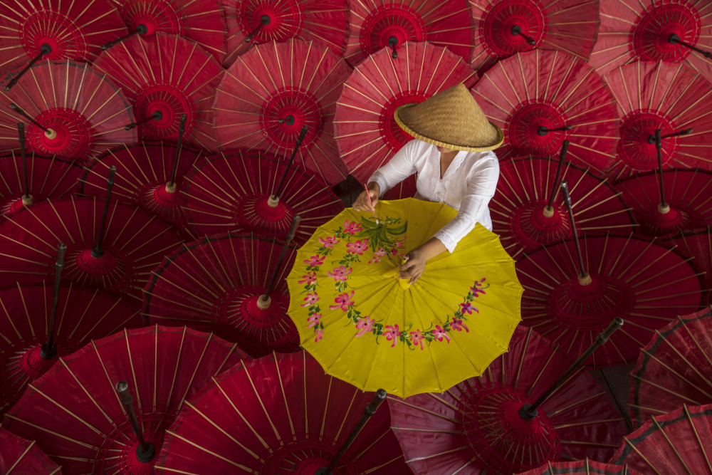 between the umbrellas von Sita Gramich