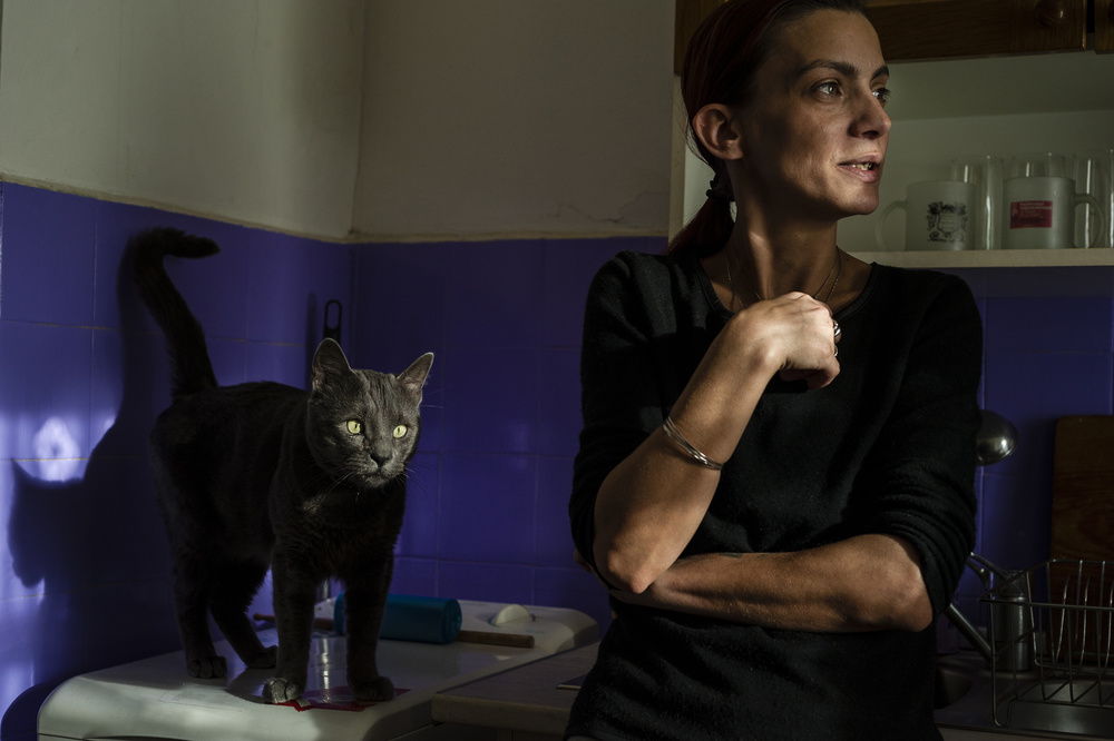 Woman with cat in the kitchen von Sorin Vidis