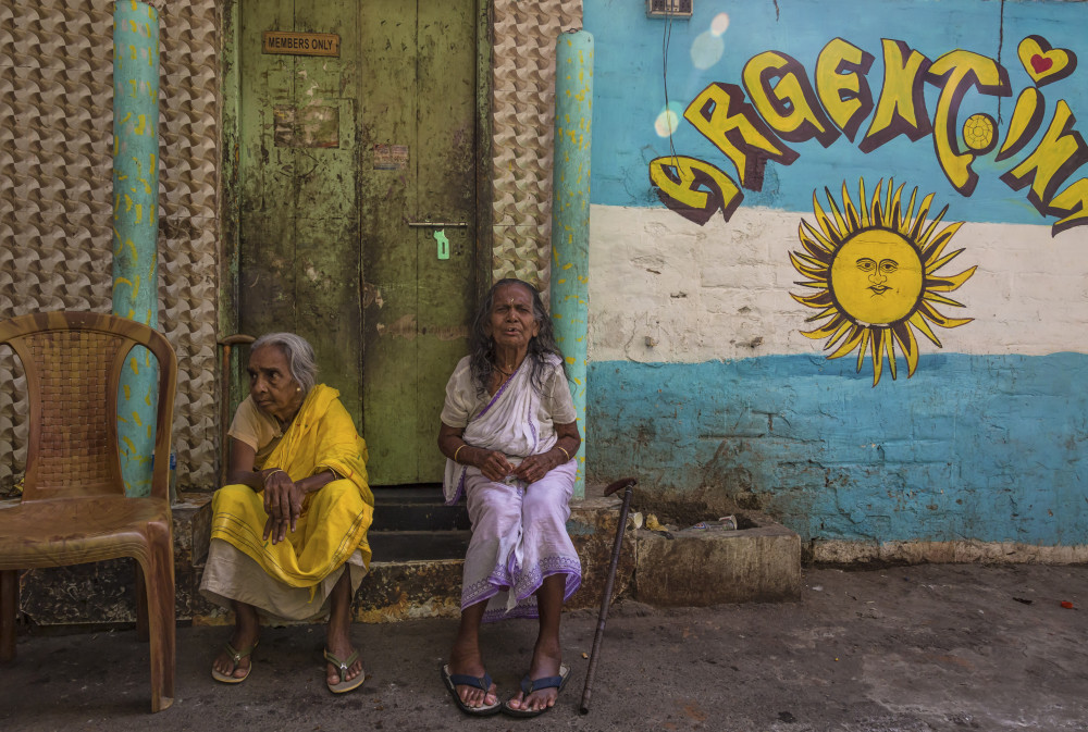 Age and colour von Souvik Banerjee