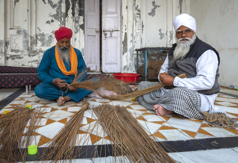 Making the Broom von Souvik Banerjee