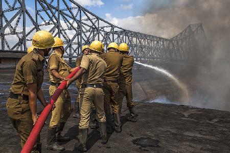 Dousing the raging smoke