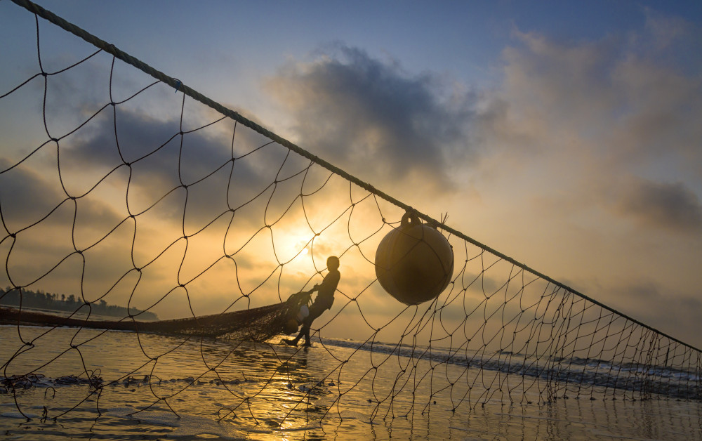 Morning with fishing net von Souvik Banerjee