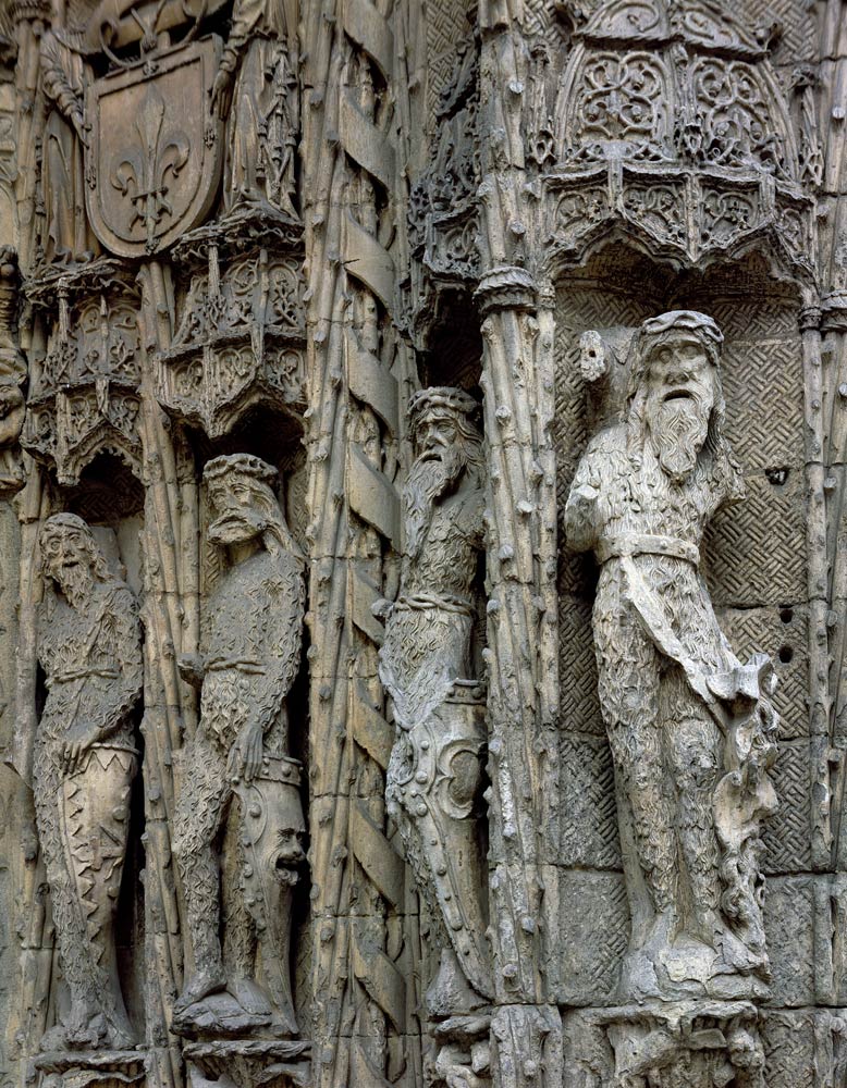 Sculptural detail of the left jamb of the entrance facade von Spanish School