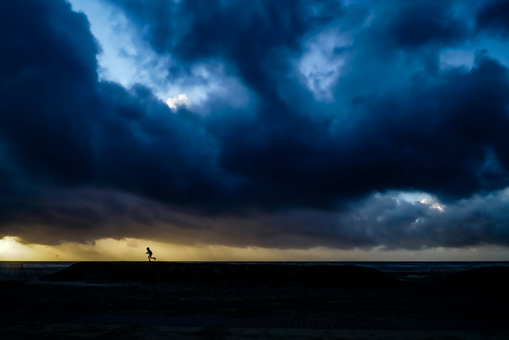 Escape from the storm von Stephane Navailles