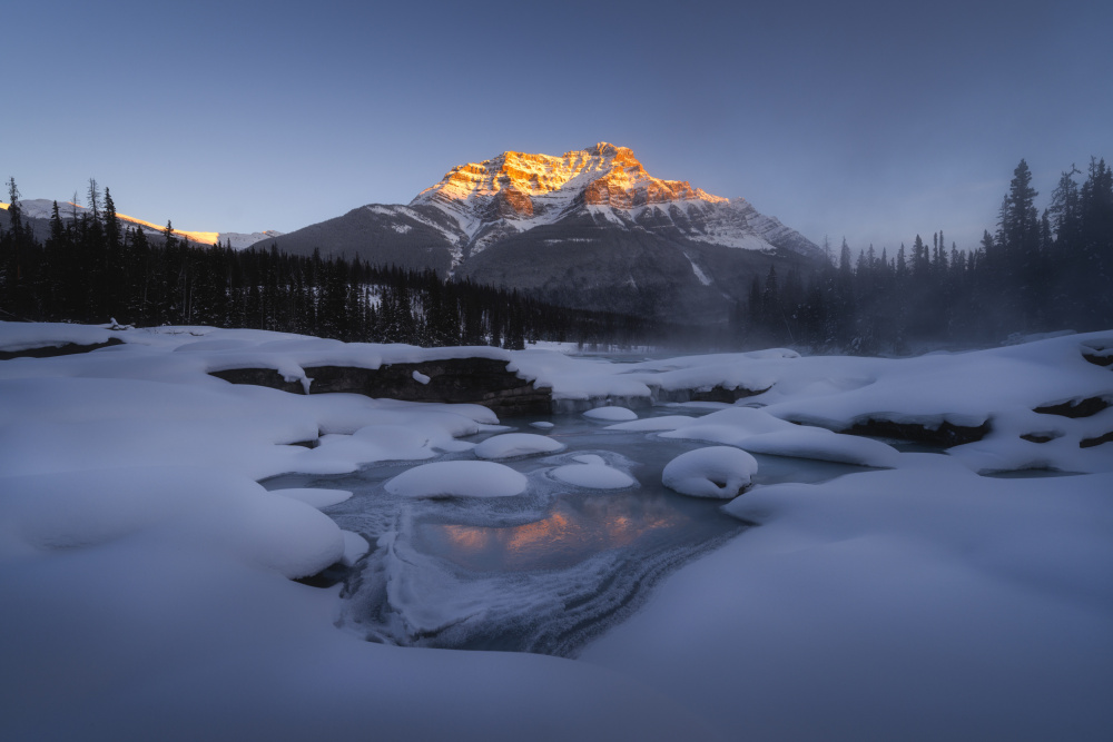 Ice Lake and Golden Mountain von Steve Zhang