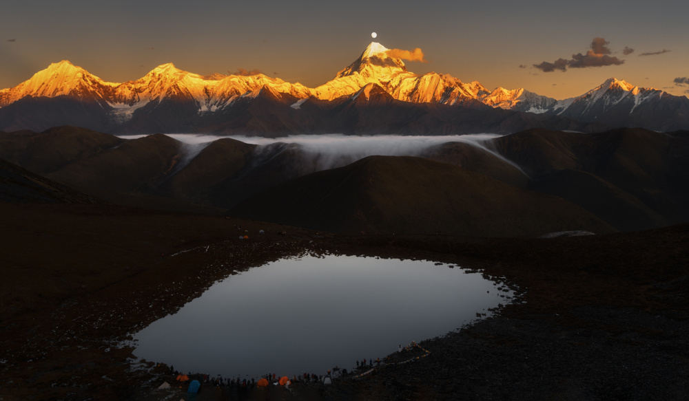 Lake and Mountain. von Steve Zhang