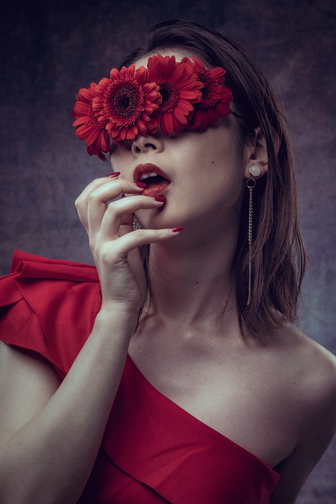 Red Dress von Suguru Sumimoto