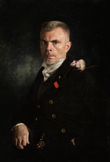 Portrait with mouse