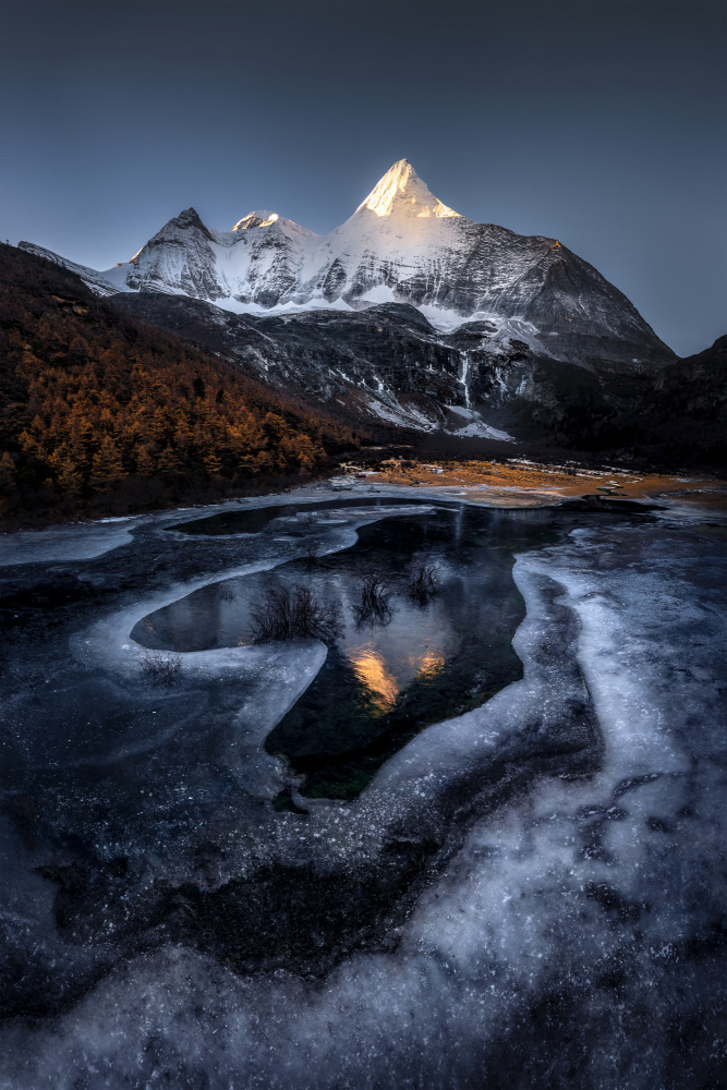 Yangmaiyong Snow Mountain During Freezeup von Sylviashen