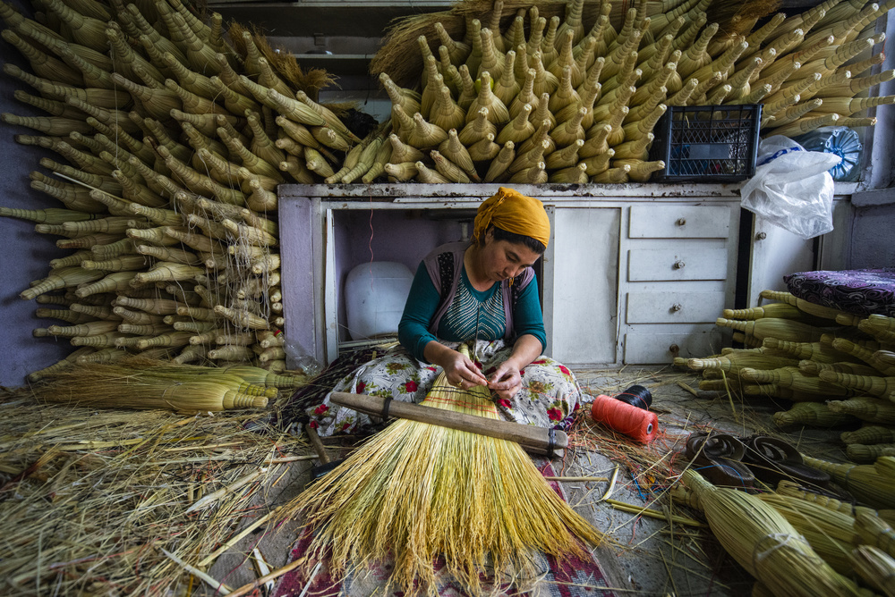 Woman at Work I von Tahsin Gun