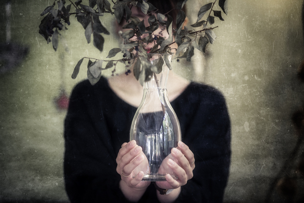 woman in a vase von Takashi Suzuki