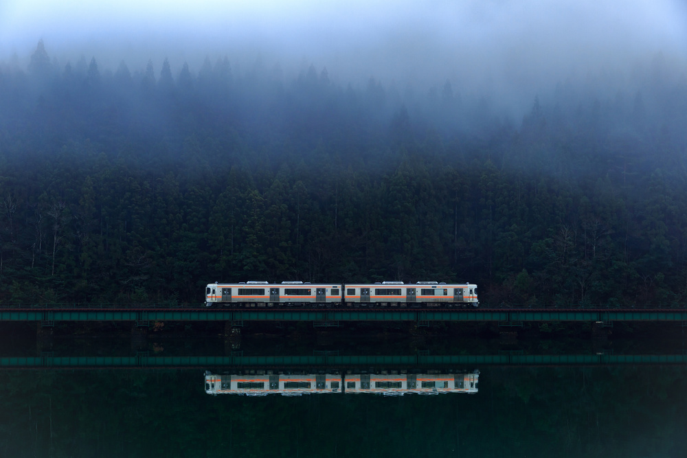 Foggy Train von Takeshi Mitamura