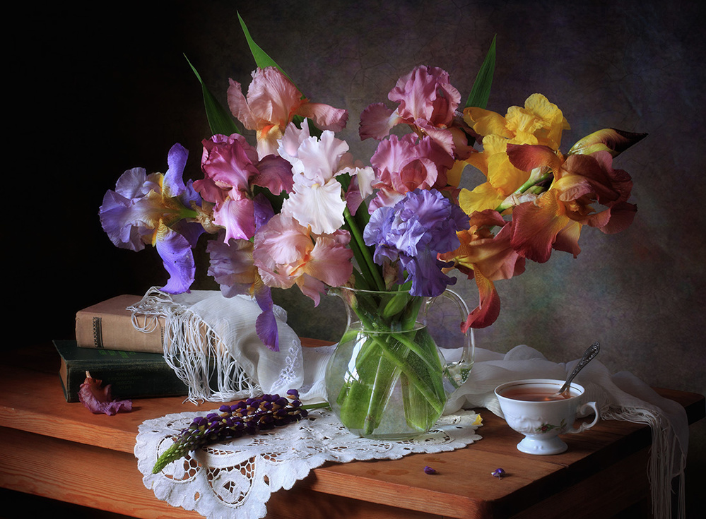 With a bouquet of irises von Tatyana Skorokhod